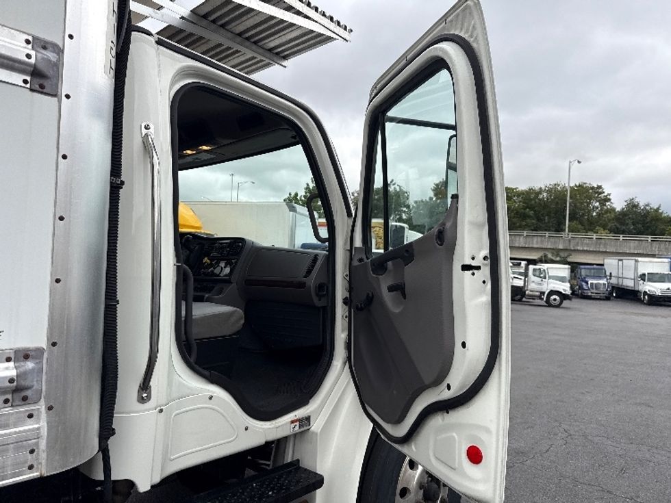 Refrigerated Truck-Light and Medium Duty Trucks-Freightliner-2020-M2-Baltimore-MD-175,385\n\t\tmiles-$ 53,000 - Image 19