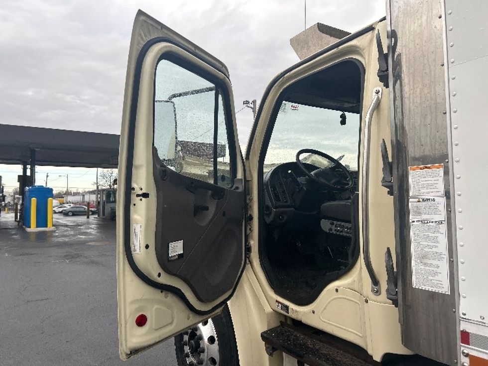 Refrigerated Truck-Light and Medium Duty Trucks-Freightliner-2020-M2-Baltimore-MD-320,808\n\t\tmiles-$ 26,750 - Image 16