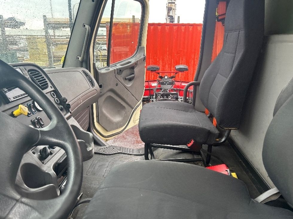 Refrigerated Truck-Light and Medium Duty Trucks-Freightliner-2020-M2-Baltimore-MD-320,808\n\t\tmiles-$ 26,750 - Image 20