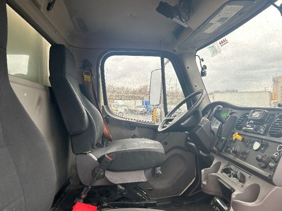 Refrigerated Truck-Light and Medium Duty Trucks-Freightliner-2020-M2-Baltimore-MD-320,808\n\t\tmiles-$ 26,750 - Image 22