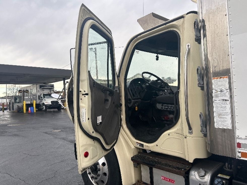 Refrigerated Truck-Light and Medium Duty Trucks-Freightliner-2020-M2-Baltimore-MD-347,451\n\t\tmiles-$ 23,250 - Image 16