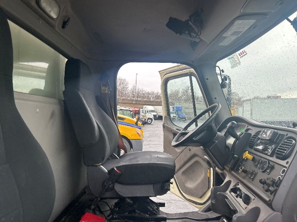 Refrigerated Truck-Light and Medium Duty Trucks-Freightliner-2020-M2-Baltimore-MD-347,451\n\t\tmiles-$ 23,250 - Image 22
