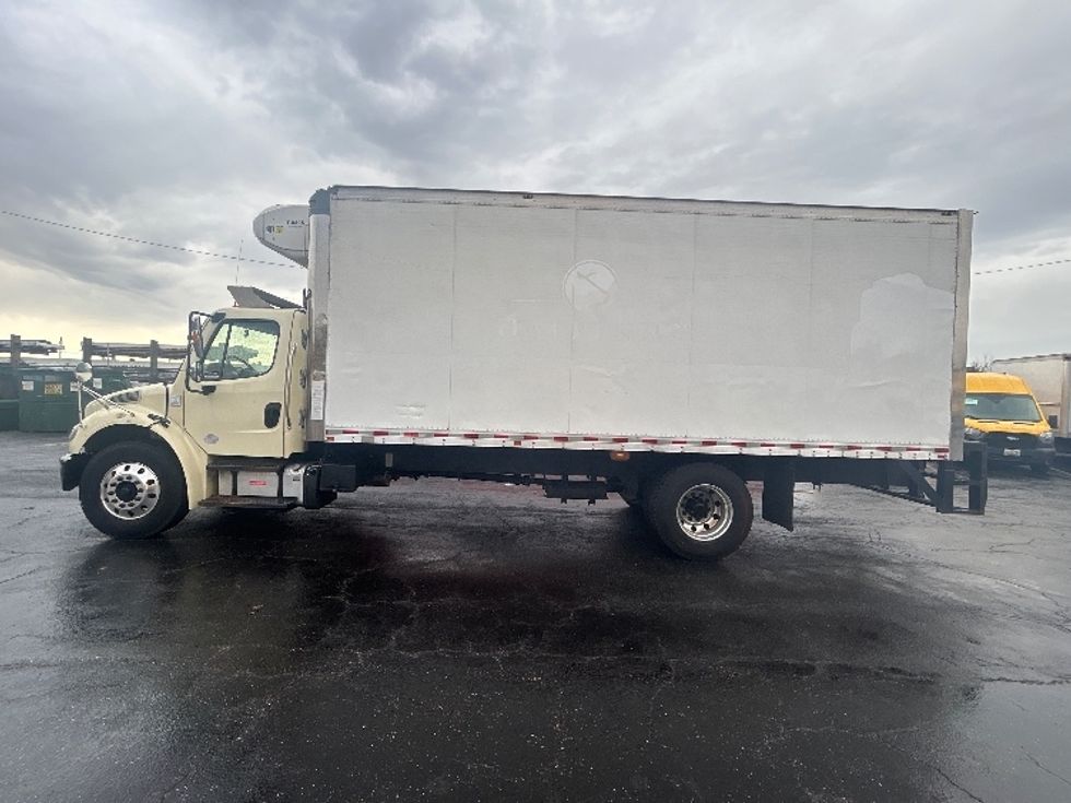 Refrigerated Truck-Light and Medium Duty Trucks-Freightliner-2020-M2-Baltimore-MD-347,451\n\t\tmiles-$ 23,250 - Image 4