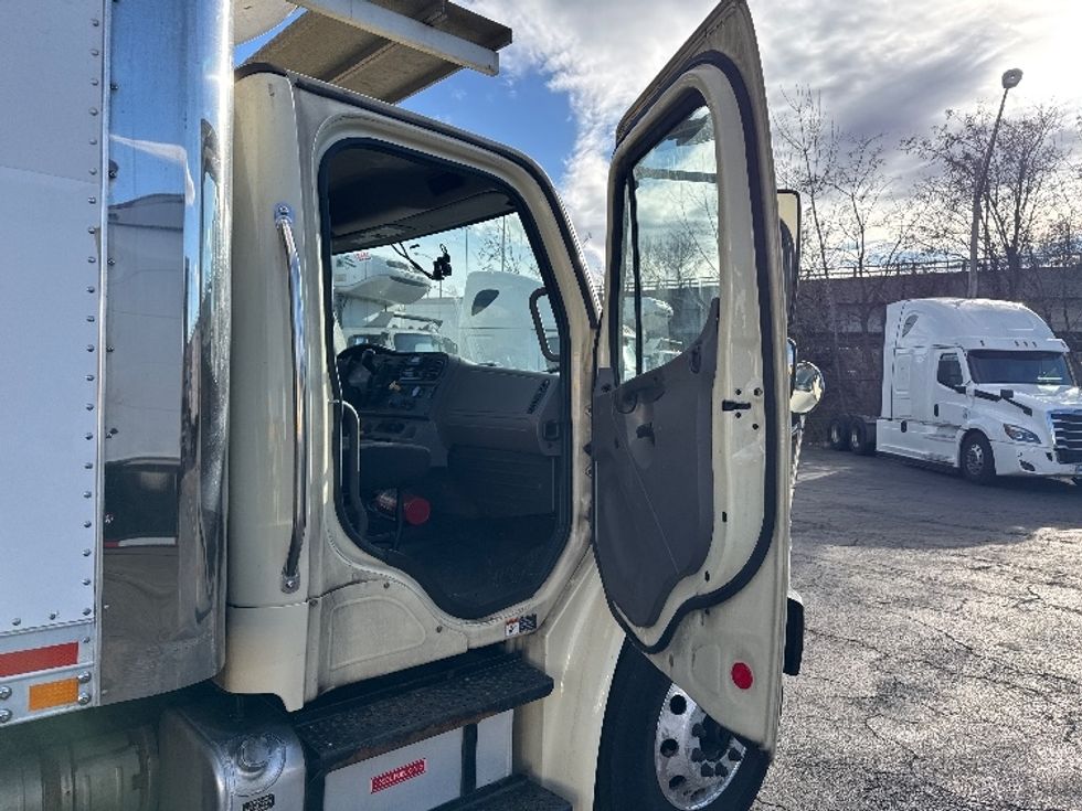 Refrigerated Truck-Light and Medium Duty Trucks-Freightliner-2020-M2-Baltimore-MD-352,743\n\t\tmiles-$ 22,250 - Image 20