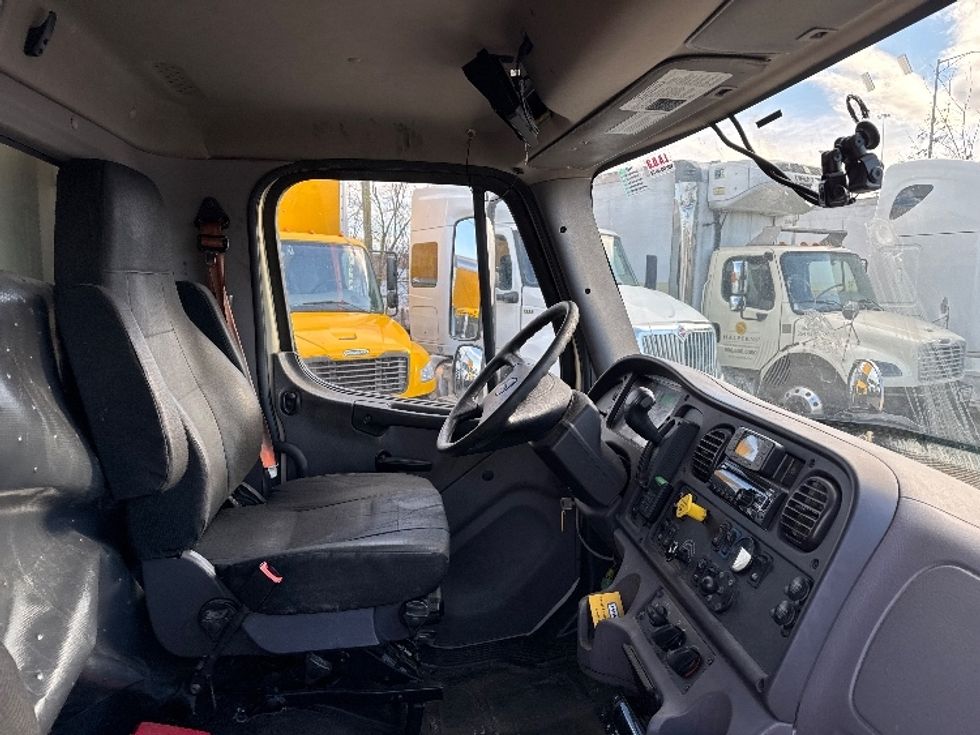Refrigerated Truck-Light and Medium Duty Trucks-Freightliner-2020-M2-Baltimore-MD-352,743\n\t\tmiles-$ 22,250 - Image 22