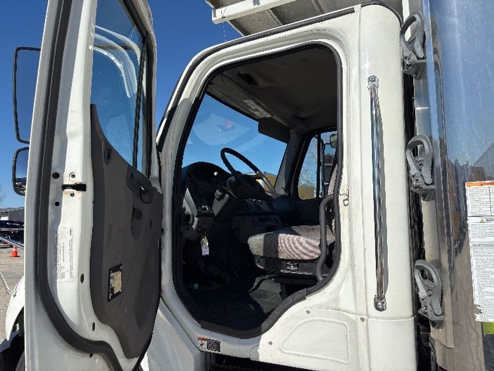 Refrigerated Truck-Light and Medium Duty Trucks-Freightliner-2020-M2-Baton Rouge-LA-347,147\n\t\tmiles-$ 12,500 - Image 16