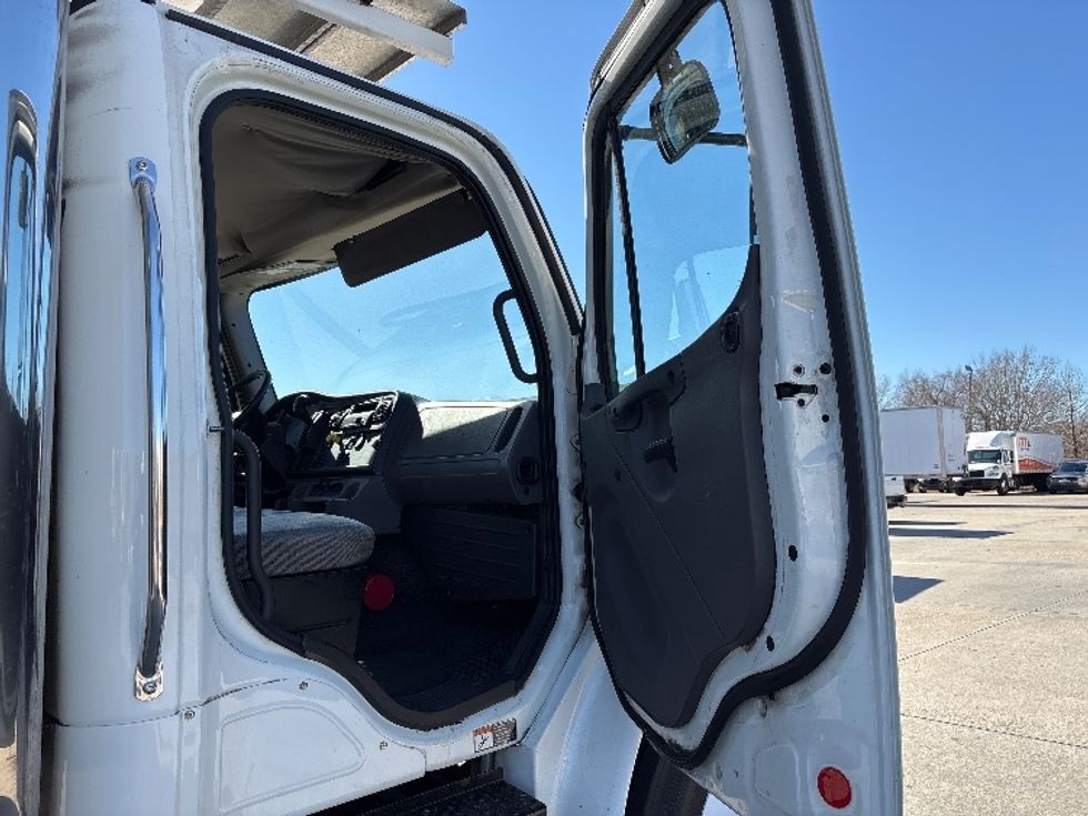 Refrigerated Truck-Light and Medium Duty Trucks-Freightliner-2020-M2-Baton Rouge-LA-347,147\n\t\tmiles-$ 12,500 - Image 20