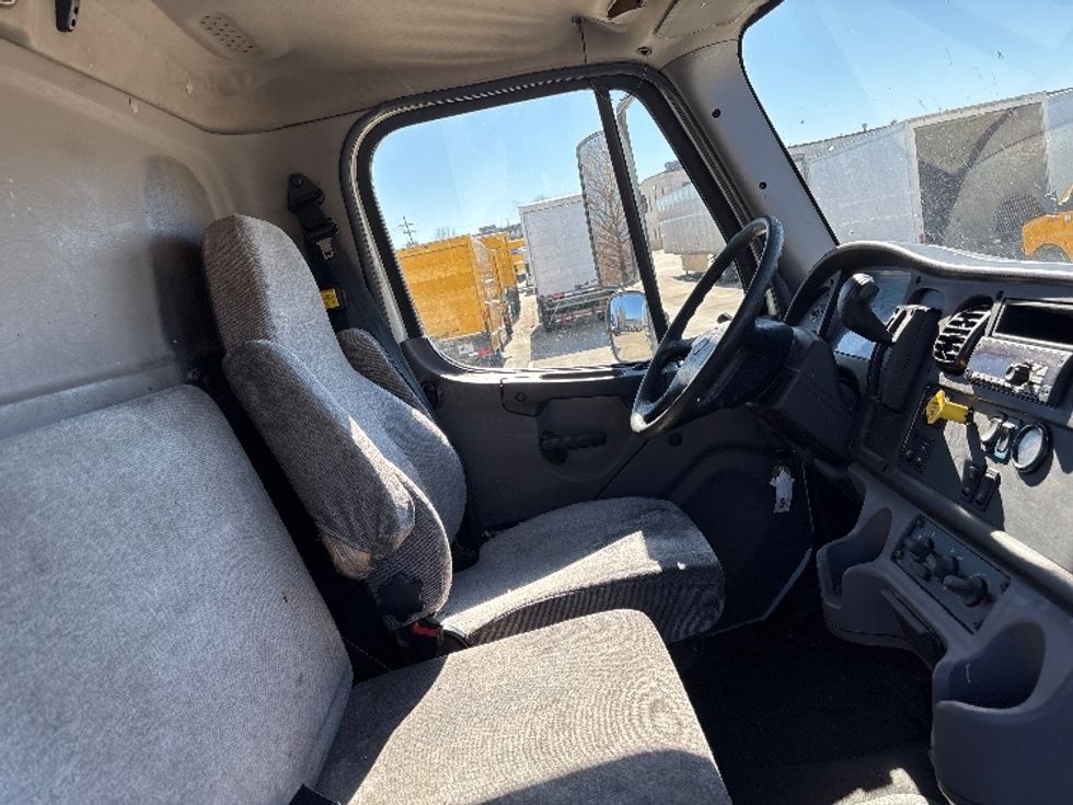 Refrigerated Truck-Light and Medium Duty Trucks-Freightliner-2020-M2-Baton Rouge-LA-347,147\n\t\tmiles-$ 12,500 - Image 22