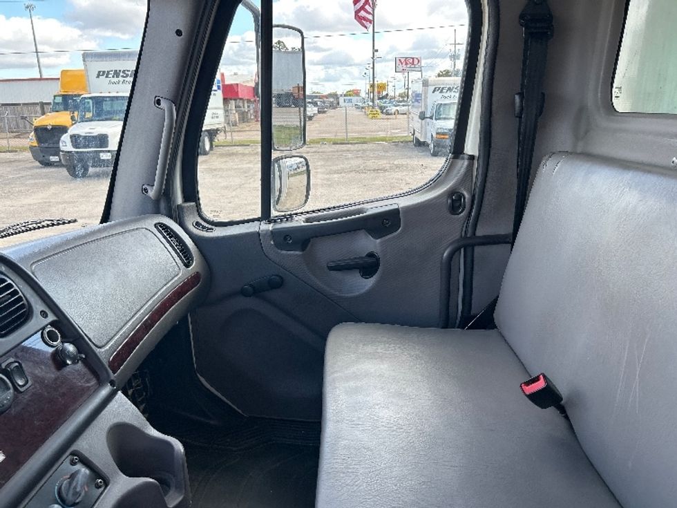 Refrigerated Truck-Light and Medium Duty Trucks-Freightliner-2020-M2-Beaumont-TX-186,041\n\t\tmiles-$ 59,250 - Image 19