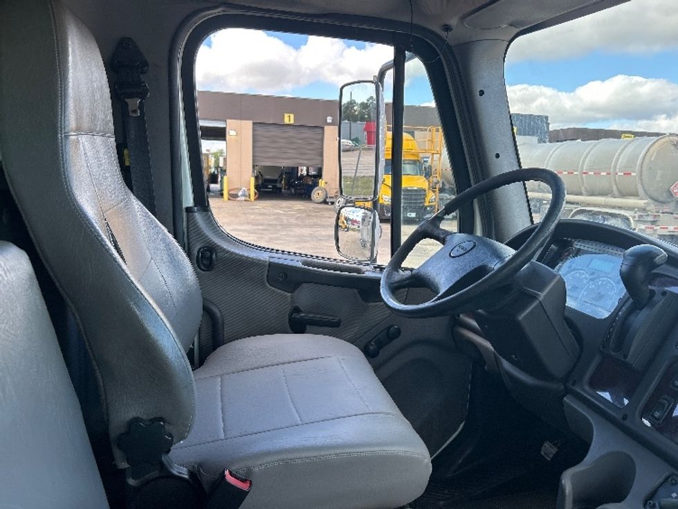 Refrigerated Truck-Light and Medium Duty Trucks-Freightliner-2020-M2-Beaumont-TX-186,041\n\t\tmiles-$ 59,250 - Image 21