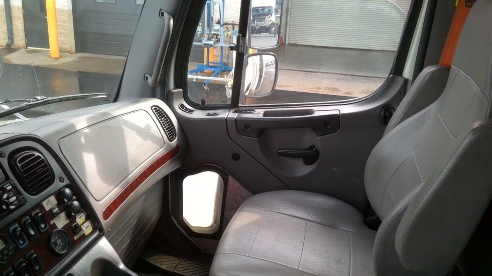 Refrigerated Truck-Light and Medium Duty Trucks-Freightliner-2020-M2-Bensalem-PA-227,320\n\t\tmiles-$ 53,250 - Image 19