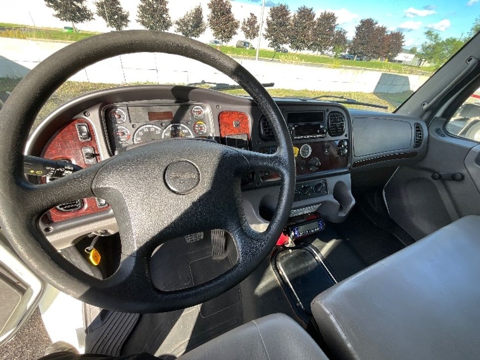 Refrigerated Truck-Light and Medium Duty Trucks-Freightliner-2020-M2-Boucherville-PQ-147,588\n\t\tkm-$ 80,250 - Image 17