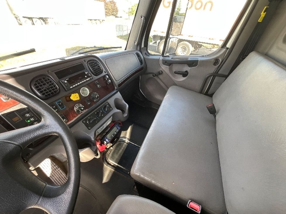 Refrigerated Truck-Light and Medium Duty Trucks-Freightliner-2020-M2-Boucherville-PQ-147,588\n\t\tkm-$ 80,250 - Image 19