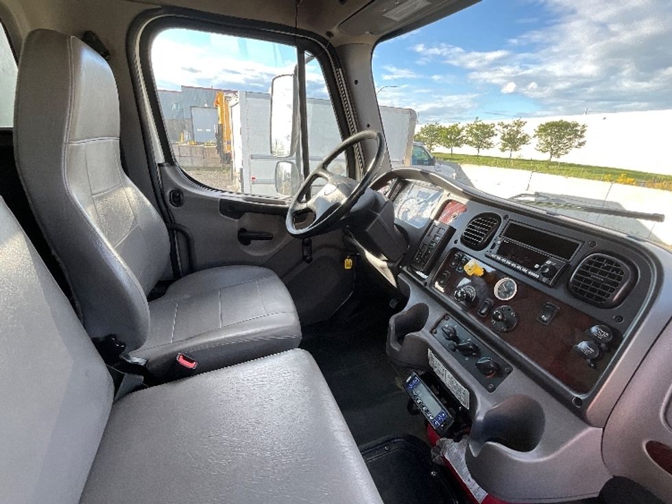 Refrigerated Truck-Light and Medium Duty Trucks-Freightliner-2020-M2-Boucherville-PQ-147,588\n\t\tkm-$ 80,250 - Image 22
