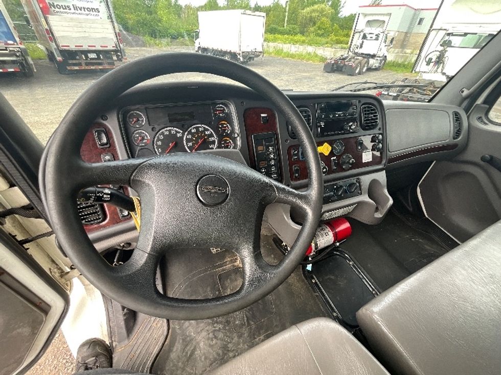 Refrigerated Truck-Light and Medium Duty Trucks-Freightliner-2020-M2-Boucherville-PQ-213,002\n\t\tkm-$ 71,750 - Image 17