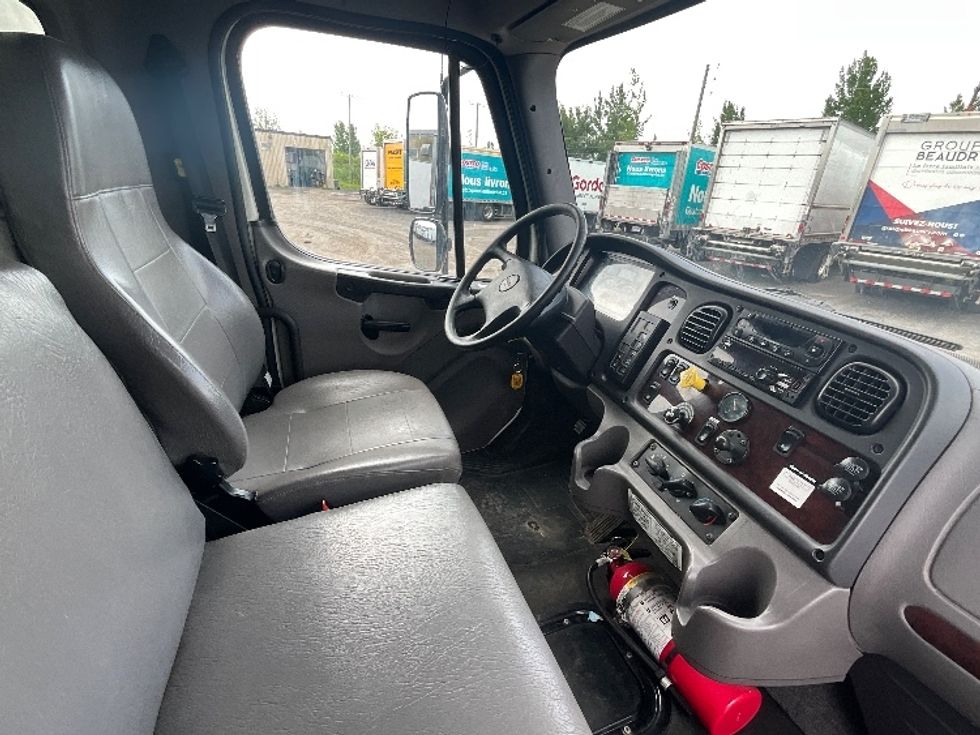 Refrigerated Truck-Light and Medium Duty Trucks-Freightliner-2020-M2-Boucherville-PQ-213,002\n\t\tkm-$ 71,750 - Image 22