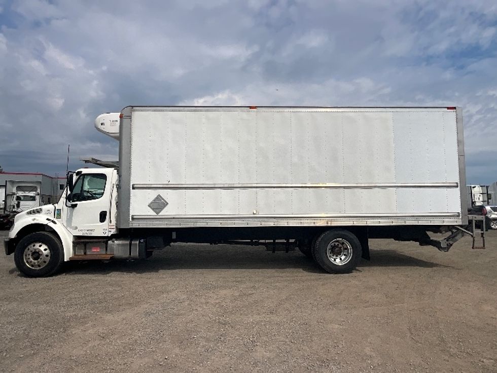 Refrigerated Truck-Light and Medium Duty Trucks-Freightliner-2020-M2-Boucherville-PQ-213,002\n\t\tkm-$ 71,750 - Image 4