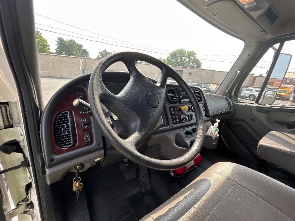 Refrigerated Truck-Light and Medium Duty Trucks-Freightliner-2020-M2-Braintree-MA-120,213\n\t\tmiles-$ 72,750 - Image 17