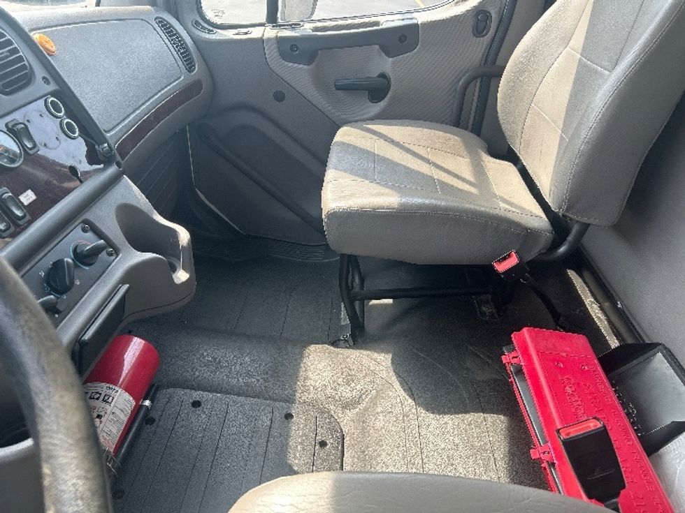 Refrigerated Truck-Light and Medium Duty Trucks-Freightliner-2020-M2-Braintree-MA-120,213\n\t\tmiles-$ 72,750 - Image 19