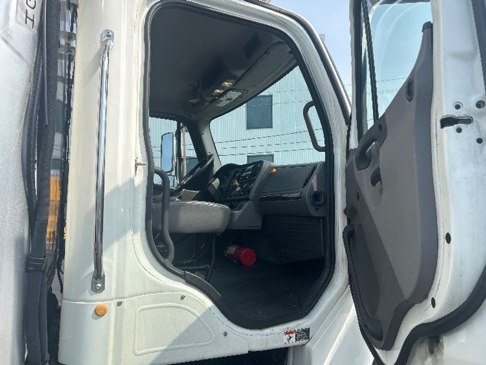 Refrigerated Truck-Light and Medium Duty Trucks-Freightliner-2020-M2-Braintree-MA-120,213\n\t\tmiles-$ 72,750 - Image 20