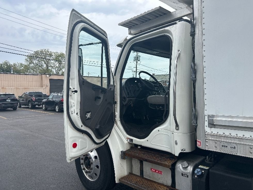 Refrigerated Truck-Light and Medium Duty Trucks-Freightliner-2020-M2-Braintree-MA-147,230\n\t\tmiles-$ 51,500 - Image 16