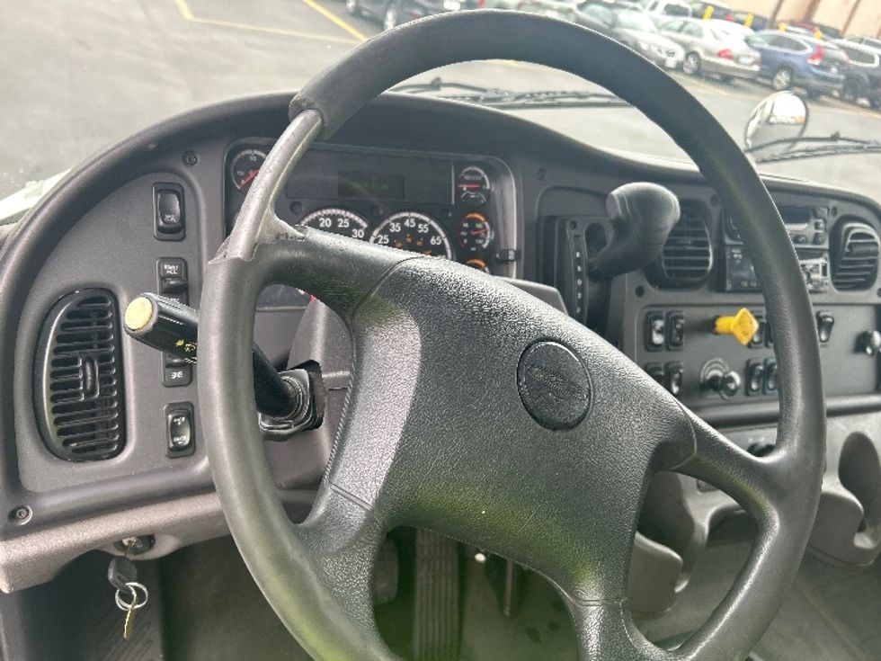 Refrigerated Truck-Light and Medium Duty Trucks-Freightliner-2020-M2-Braintree-MA-147,230\n\t\tmiles-$ 51,500 - Image 17