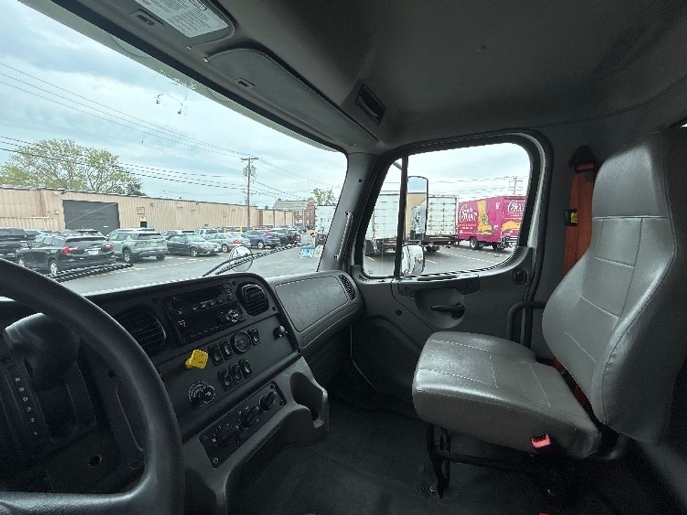 Refrigerated Truck-Light and Medium Duty Trucks-Freightliner-2020-M2-Braintree-MA-147,230\n\t\tmiles-$ 51,500 - Image 19
