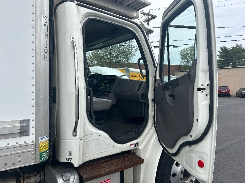 Refrigerated Truck-Light and Medium Duty Trucks-Freightliner-2020-M2-Braintree-MA-147,230\n\t\tmiles-$ 51,500 - Image 20
