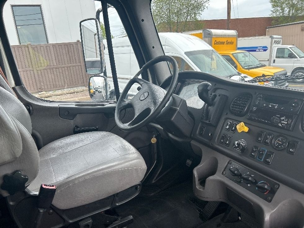 Refrigerated Truck-Light and Medium Duty Trucks-Freightliner-2020-M2-Braintree-MA-147,230\n\t\tmiles-$ 51,500 - Image 22