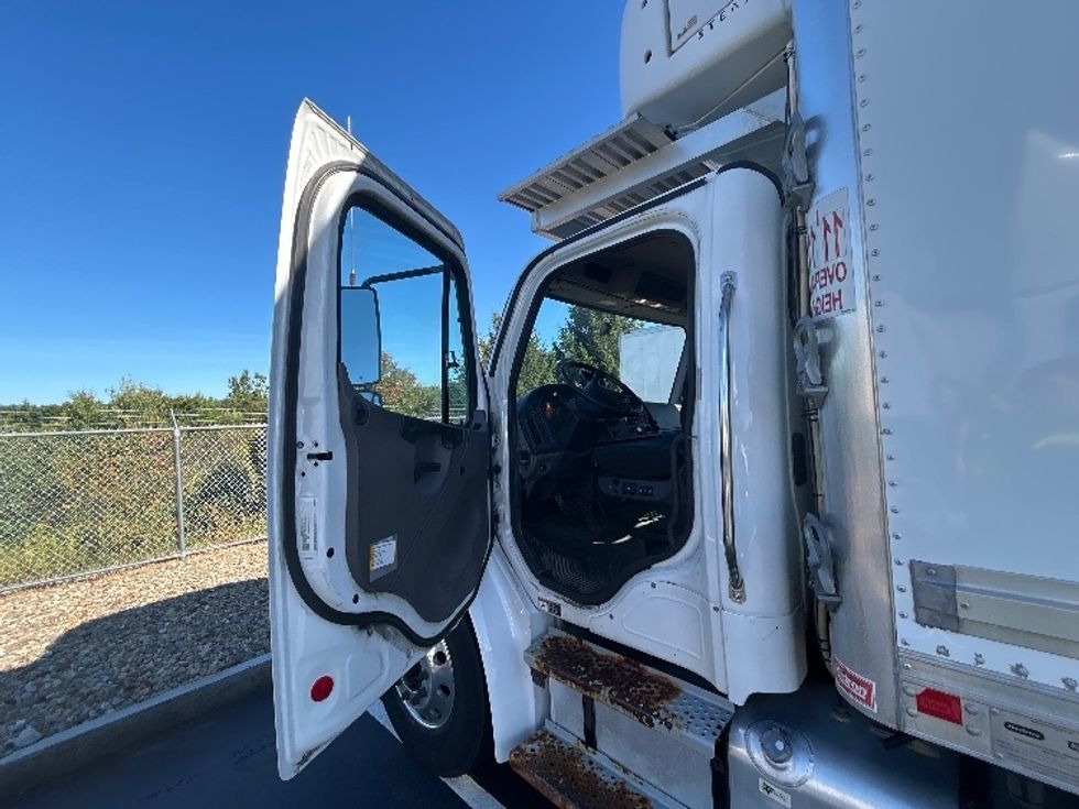 Refrigerated Truck-Light and Medium Duty Trucks-Freightliner-2020-M2-Braintree-MA-185,164\n\t\tmiles-$ 42,250 - Image 15