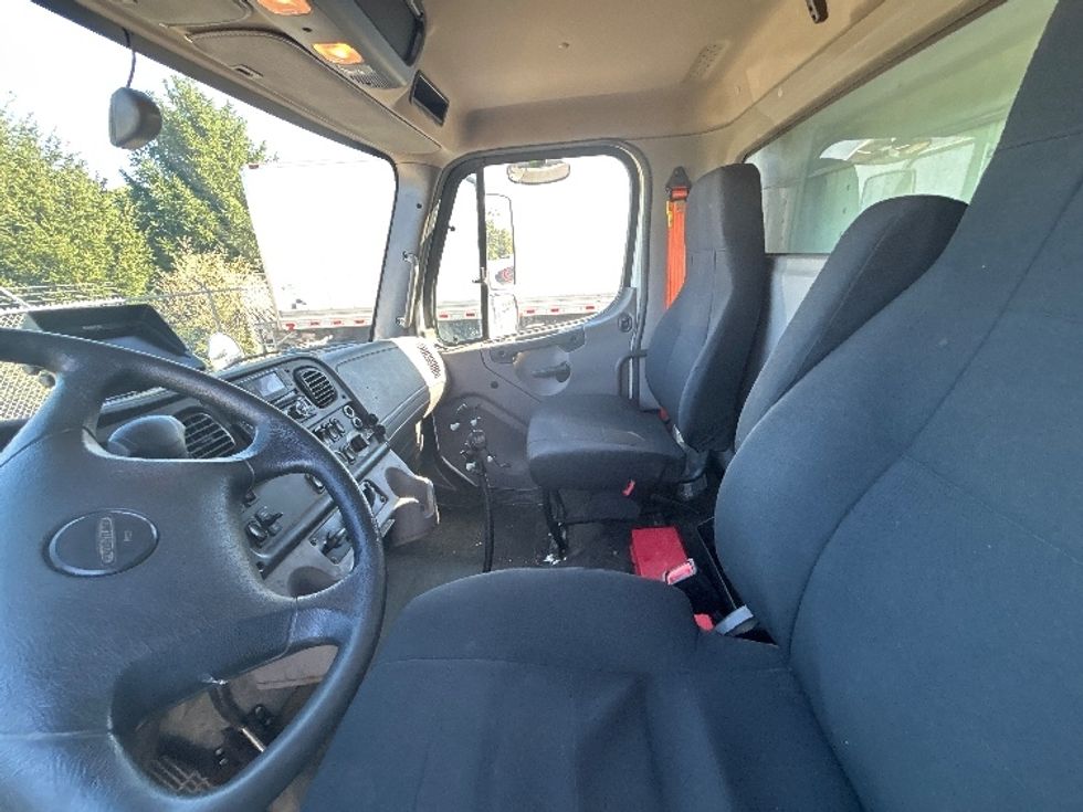 Refrigerated Truck-Light and Medium Duty Trucks-Freightliner-2020-M2-Braintree-MA-185,164\n\t\tmiles-$ 42,250 - Image 18