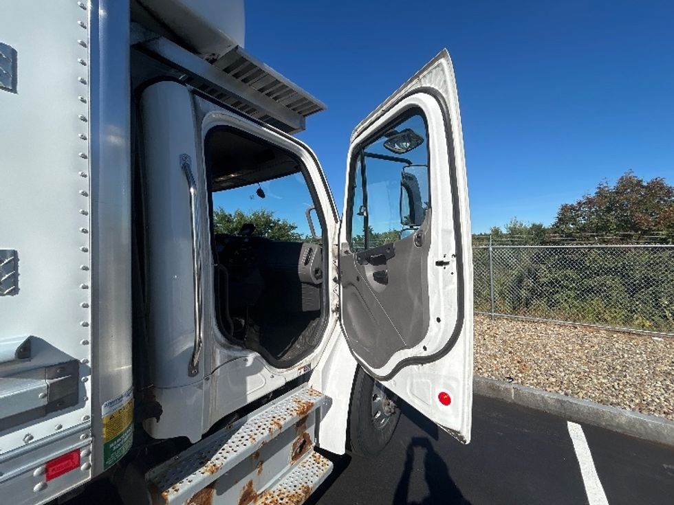 Refrigerated Truck-Light and Medium Duty Trucks-Freightliner-2020-M2-Braintree-MA-185,164\n\t\tmiles-$ 42,250 - Image 19