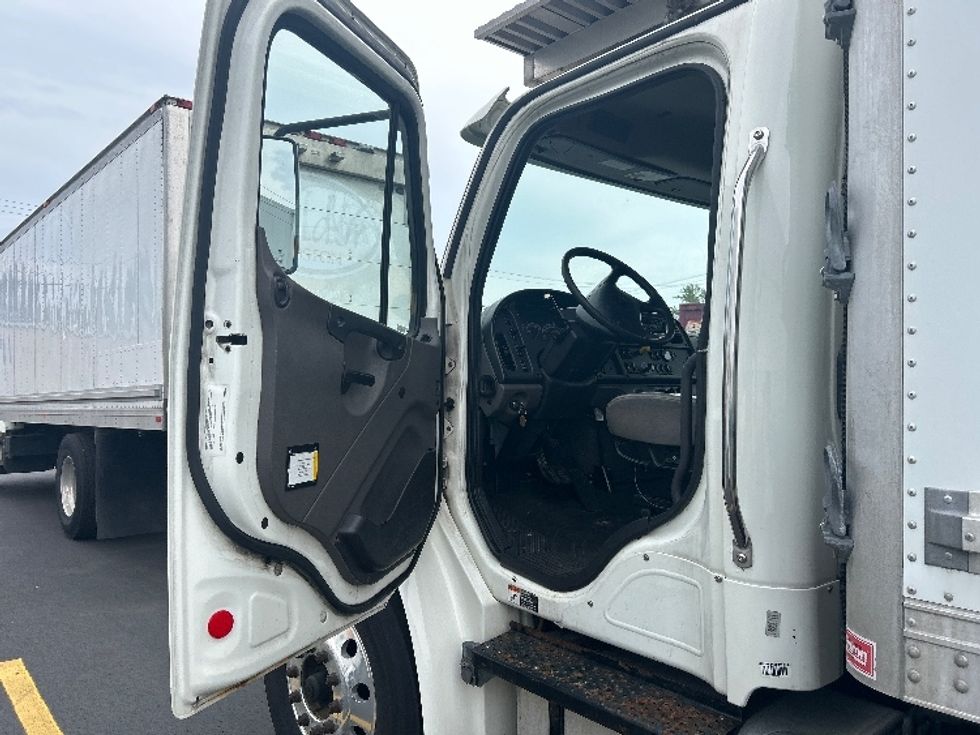 Refrigerated Truck-Light and Medium Duty Trucks-Freightliner-2020-M2-Braintree-MA-197,310\n\t\tmiles-$ 45,000 - Image 16