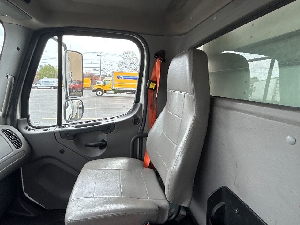 Refrigerated Truck-Light and Medium Duty Trucks-Freightliner-2020-M2-Braintree-MA-197,310\n\t\tmiles-$ 45,000 - Image 19