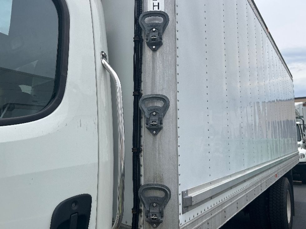 Refrigerated Truck-Light and Medium Duty Trucks-Freightliner-2020-M2-Braintree-MA-197,310\n\t\tmiles-$ 45,000 - Image 25