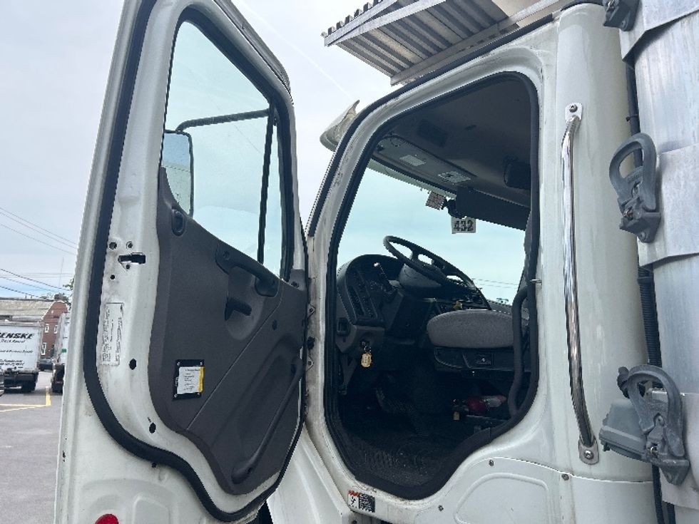 Refrigerated Truck-Light and Medium Duty Trucks-Freightliner-2020-M2-Braintree-MA-86,974\n\t\tmiles-$ 68,500 - Image 16