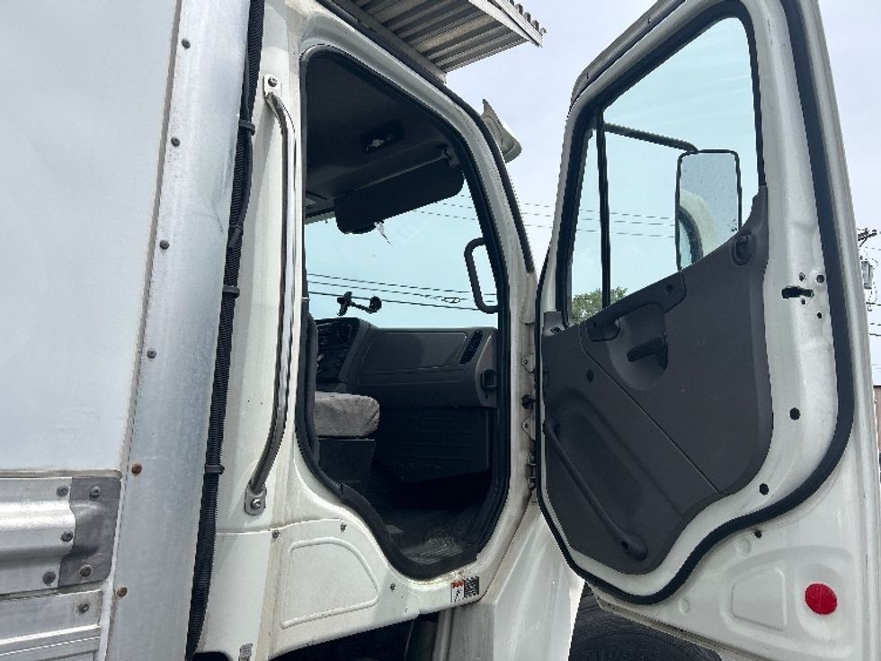 Refrigerated Truck-Light and Medium Duty Trucks-Freightliner-2020-M2-Braintree-MA-86,974\n\t\tmiles-$ 68,500 - Image 20