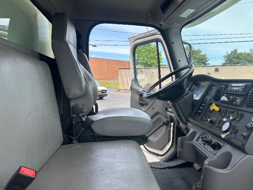 Refrigerated Truck-Light and Medium Duty Trucks-Freightliner-2020-M2-Braintree-MA-86,974\n\t\tmiles-$ 68,500 - Image 22