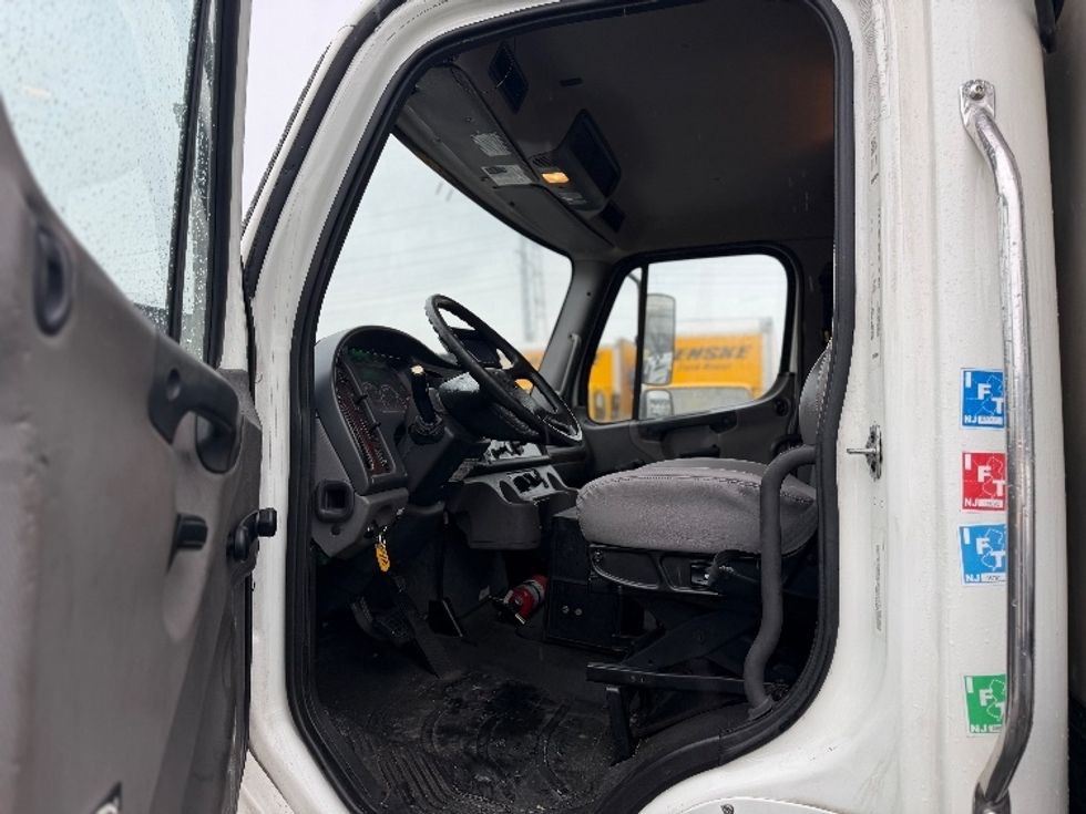 Refrigerated Truck-Light and Medium Duty Trucks-Freightliner-2020-M2-Bronx-NY-168,457\n\t\tmiles-$ 51,500 - Image 16