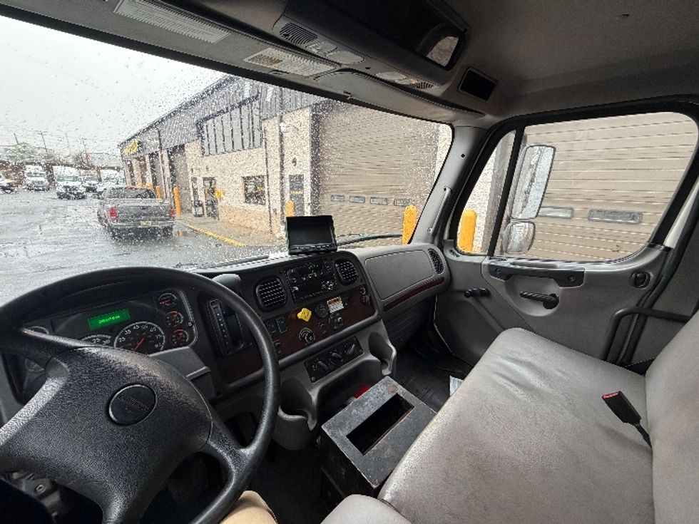 Refrigerated Truck-Light and Medium Duty Trucks-Freightliner-2020-M2-Bronx-NY-168,457\n\t\tmiles-$ 51,500 - Image 17