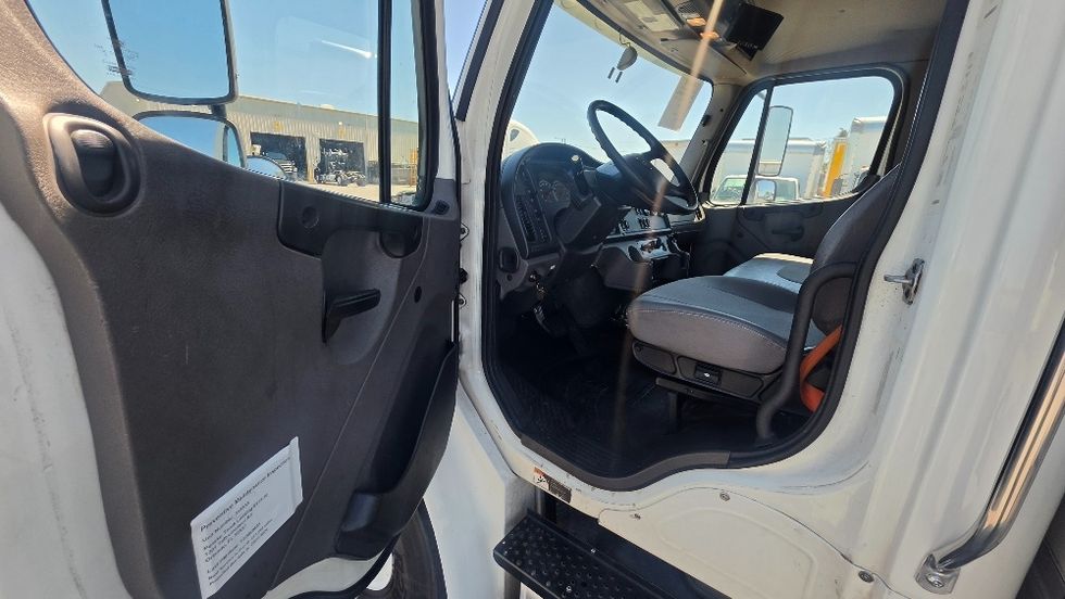Refrigerated Truck-Light and Medium Duty Trucks-Freightliner-2020-M2-Bronx-NY-207,885\n\t\tmiles-$ 44,250 - Image 16