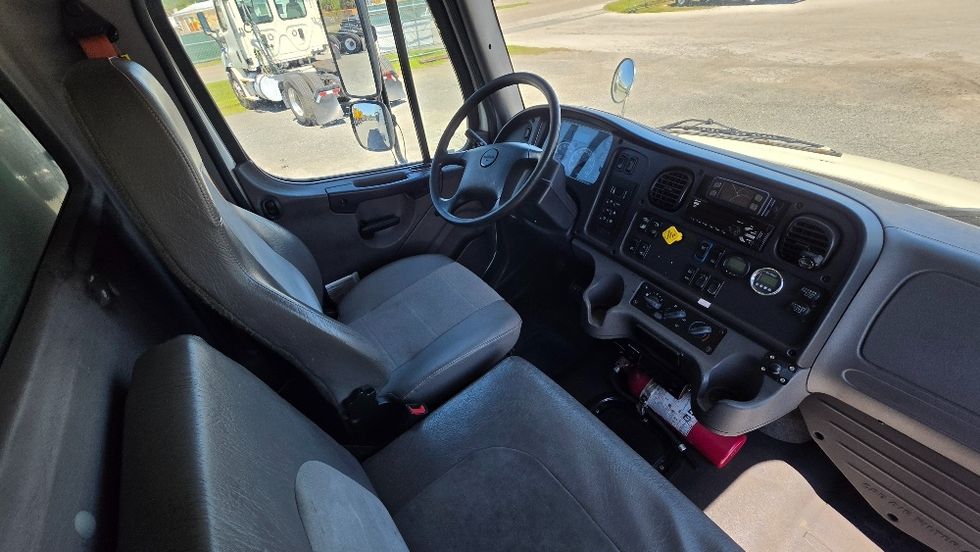 Refrigerated Truck-Light and Medium Duty Trucks-Freightliner-2020-M2-Bronx-NY-207,885\n\t\tmiles-$ 44,250 - Image 22
