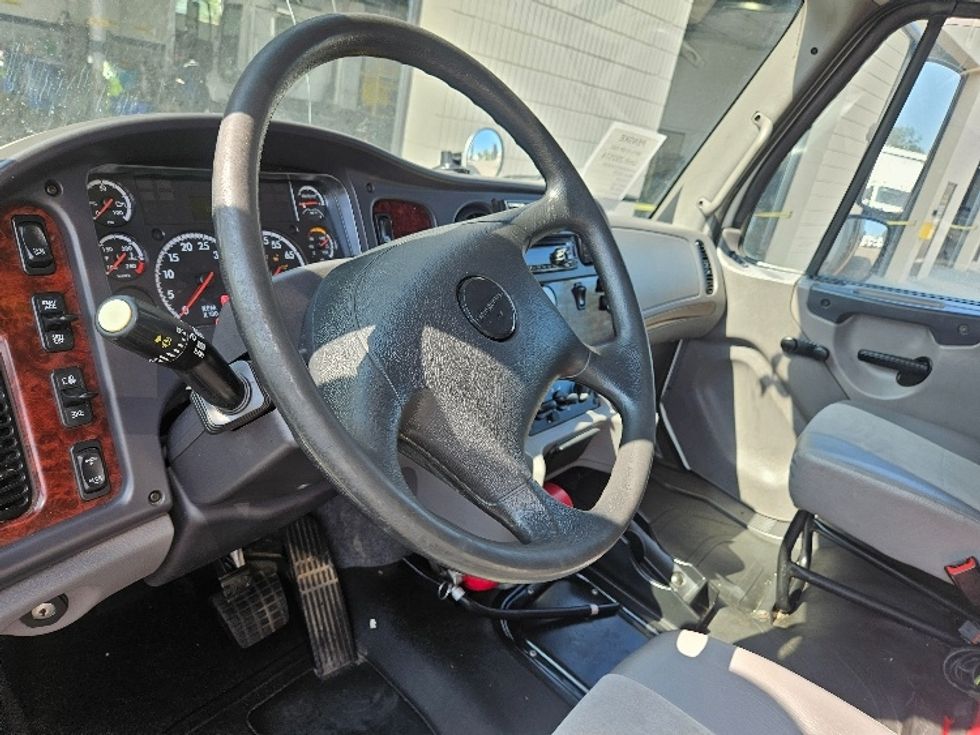 Refrigerated Truck-Light and Medium Duty Trucks-Freightliner-2020-M2-Brooklyn Park-MN-136,235\n\t\tmiles-$ 43,750 - Image 17