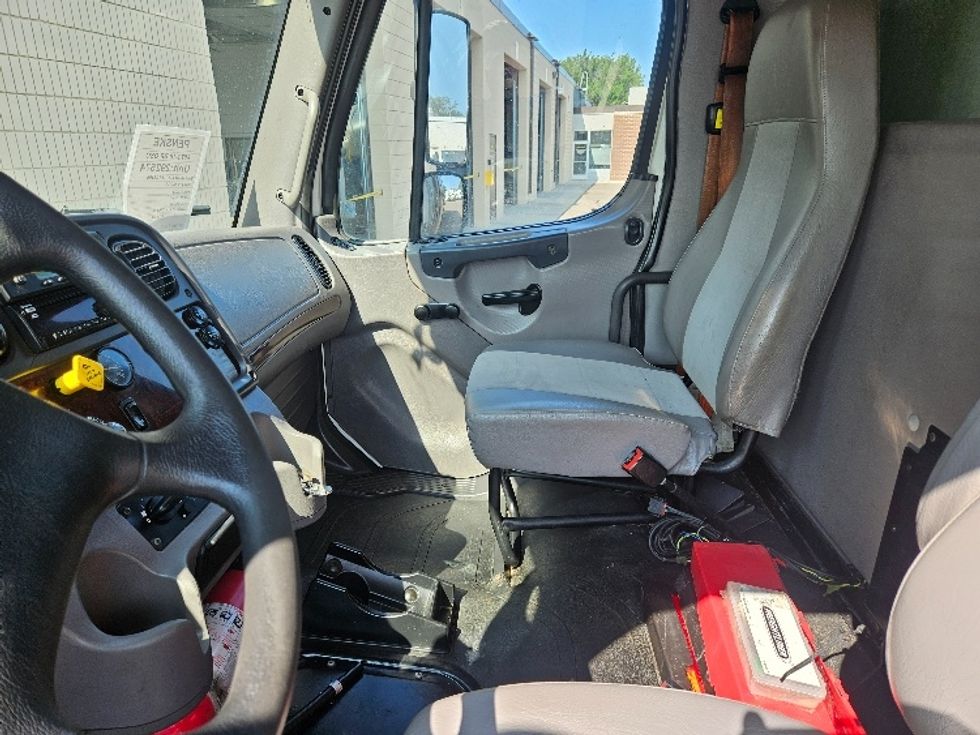 Refrigerated Truck-Light and Medium Duty Trucks-Freightliner-2020-M2-Brooklyn Park-MN-136,235\n\t\tmiles-$ 43,750 - Image 19