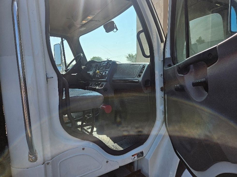 Refrigerated Truck-Light and Medium Duty Trucks-Freightliner-2020-M2-Brooklyn Park-MN-136,235\n\t\tmiles-$ 43,750 - Image 20