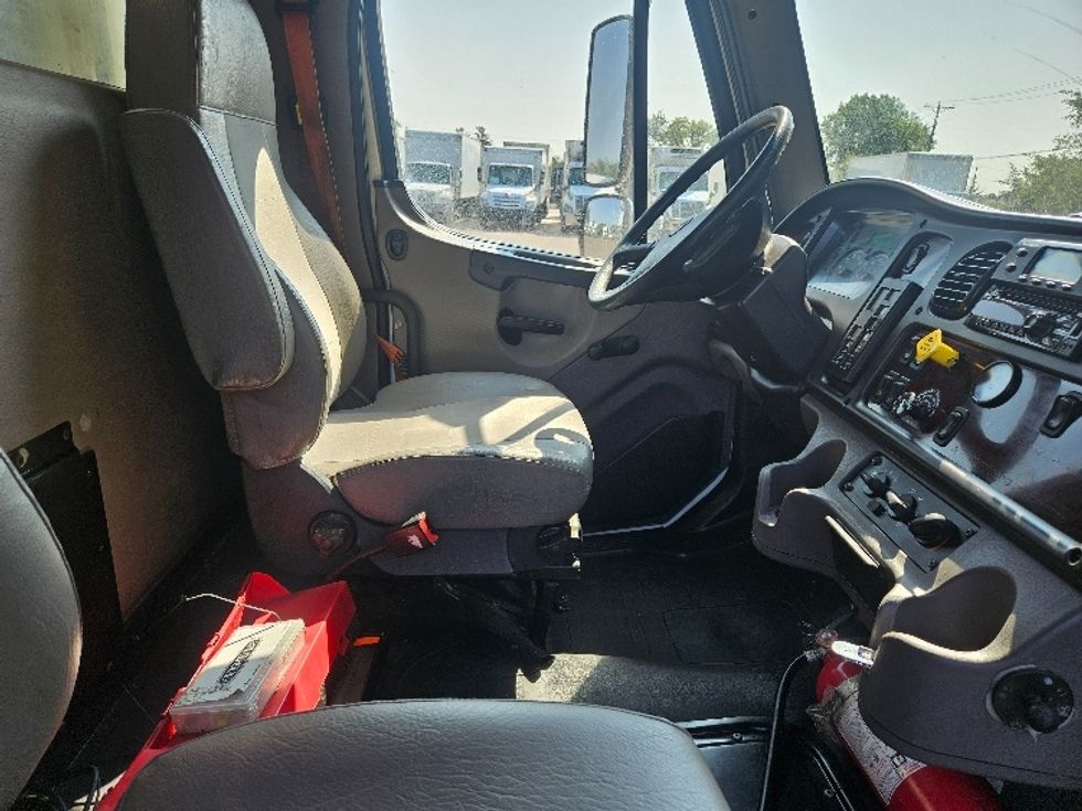 Refrigerated Truck-Light and Medium Duty Trucks-Freightliner-2020-M2-Brooklyn Park-MN-136,235\n\t\tmiles-$ 43,750 - Image 22