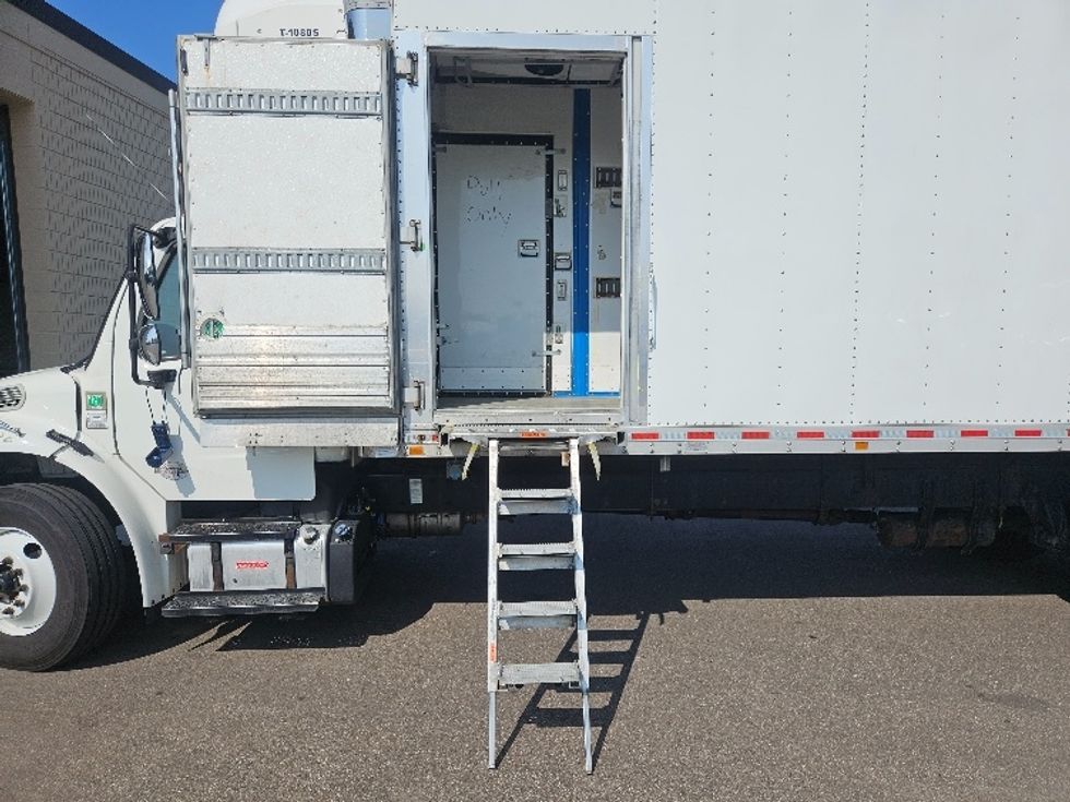 Refrigerated Truck-Light and Medium Duty Trucks-Freightliner-2020-M2-Brooklyn Park-MN-136,235\n\t\tmiles-$ 43,750 - Image 25