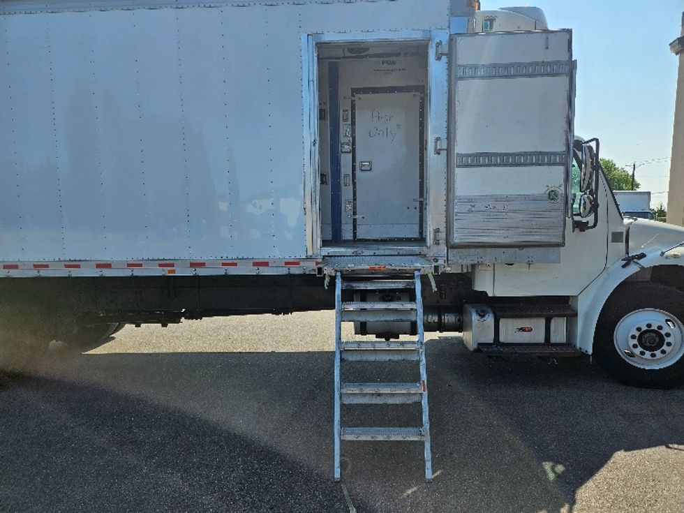 Refrigerated Truck-Light and Medium Duty Trucks-Freightliner-2020-M2-Brooklyn Park-MN-136,235\n\t\tmiles-$ 43,750 - Image 26
