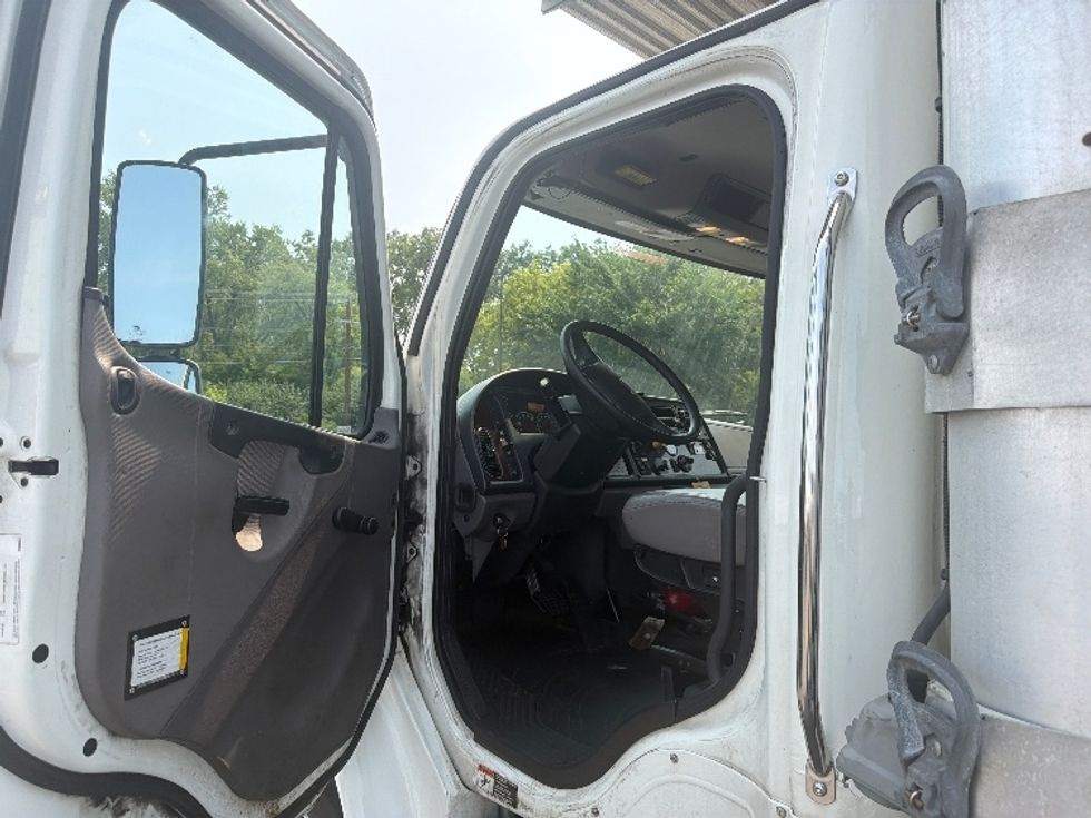 Refrigerated Truck-Light and Medium Duty Trucks-Freightliner-2020-M2-Brooklyn Park-MN-236,125\n\t\tmiles-$ 44,250 - Image 16