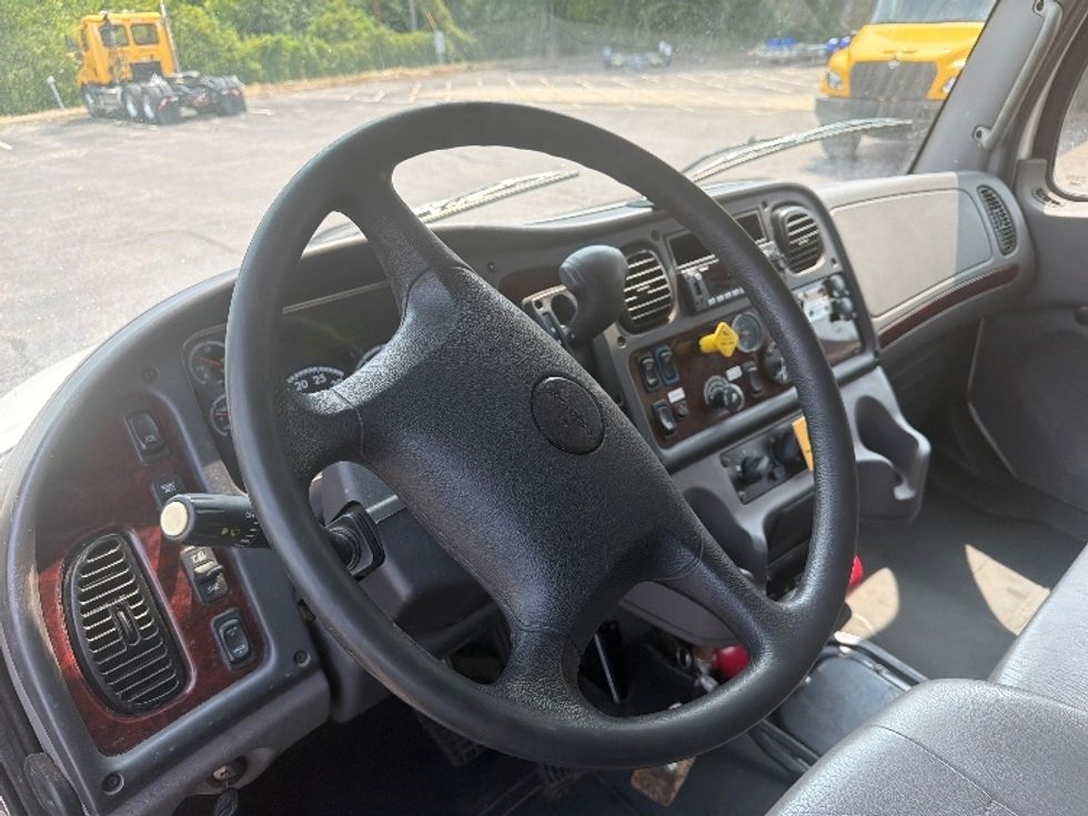Refrigerated Truck-Light and Medium Duty Trucks-Freightliner-2020-M2-Brooklyn Park-MN-236,125\n\t\tmiles-$ 44,250 - Image 17